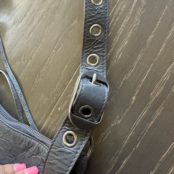 BALENCIAGA SMALL LE CAGOLE SHOULDER BAG IN GREY WITH AGED SILVER HARDWARE - Picture 9 of 16